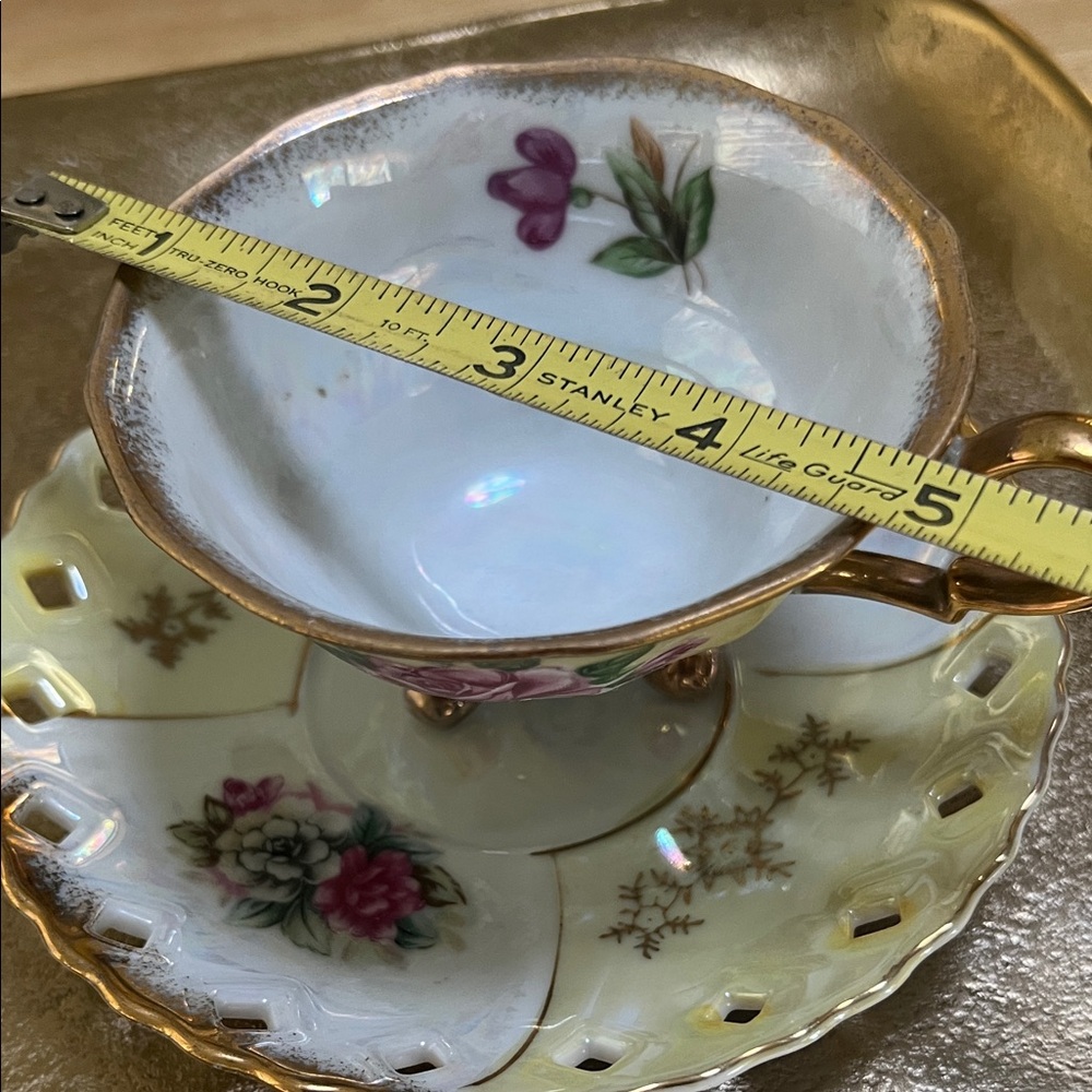 #1369* vintage England Teacup and Saucer with Gold Accents - Picture 8 of 8